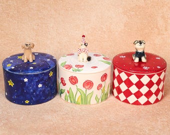 Urne personnalisée nuit étoilée pour animal de compagnie, pot commémoratif de tulipes rouges à carreaux rouges, sculpture de chien, nom personnalisé, boîte de crémation en céramique, cadeau de Noël