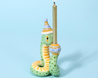 Serpent en céramique pour gâteau d'anniversaire peint à la main animal bougeoir mignon reptile chapeau de fête Figurine premier anniversaire décor cadeau souvenir