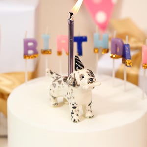 Dalmatische hond gevlekte taarttopper leuke keramische verjaardagskaarshouder handgemaakt aardewerk feestdecor puppy beeldje leuk dierencadeau huisdierliefhebber