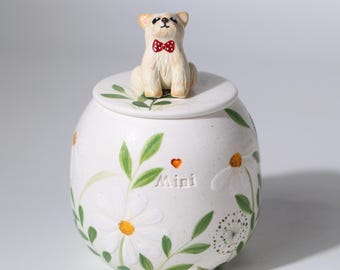 Urne personnalisée pour animal de compagnie, marguerite, jardin, pot en céramique, sculpture 3D personnalisée, chien, chat, souvenir commémoratif, conteneur de cendres peint à la main, cadeau de perte d'animal de compagnie