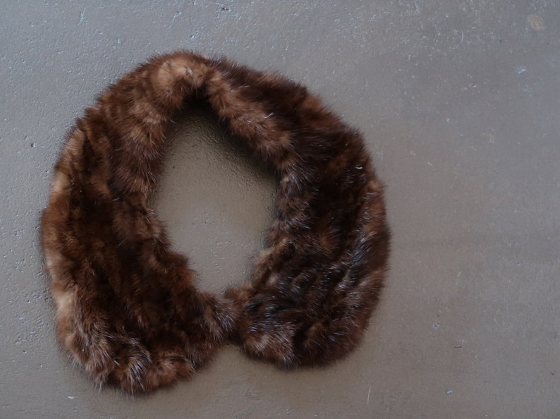 Small Ladies Vintage Brown Mink Fur Collar