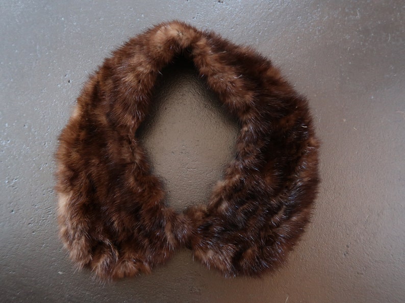 Small Ladies Vintage Brown Mink Fur Collar