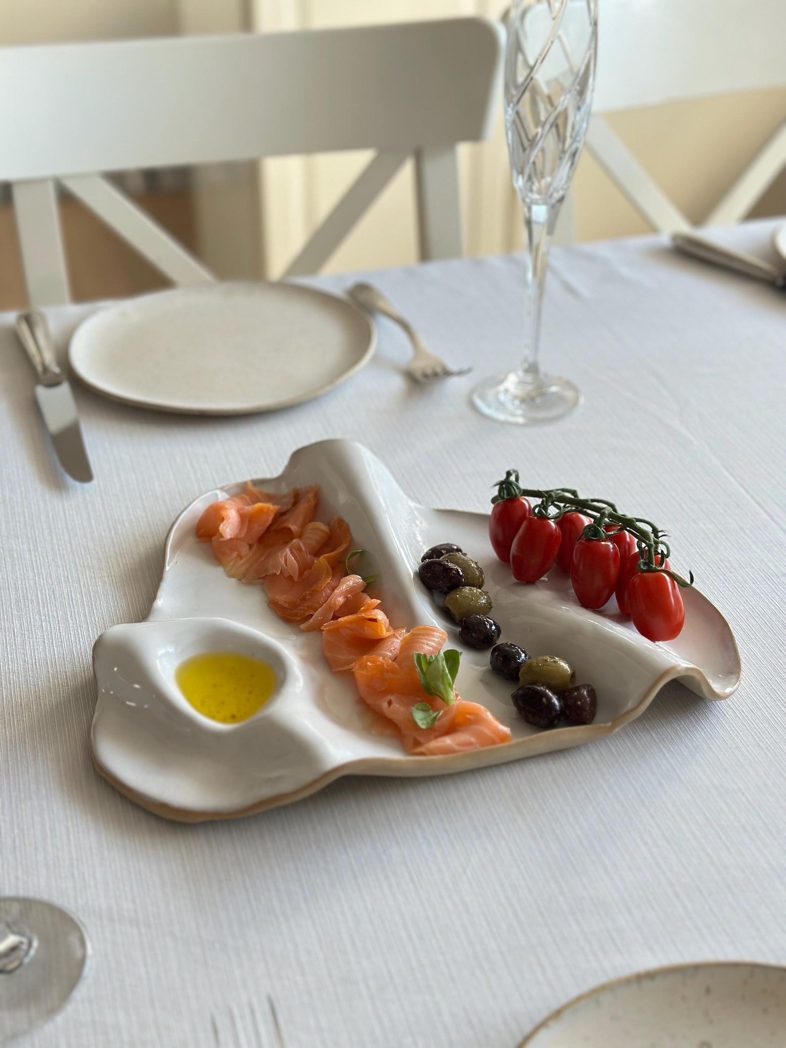 Handmade Ceramic Serving Platter • Organic hand formend serving Platter • Pottery snack Plate • Charcuterie & Snack Tray