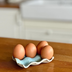 Porta-ovos de cerâmica azul para 6 ovos, bandeja para armazenamento de ovos de cerâmica de grés turquesa rosa para 10 ovos, recipiente exclusivo para ovos Wabi Sabi bege