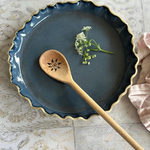 Handmade Stoneware Pie Dish: Rustic Blue Ceramic Baking Plate