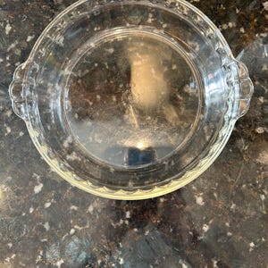 Pyrex vintage pie plate with handles and scalloped/fluted edge
