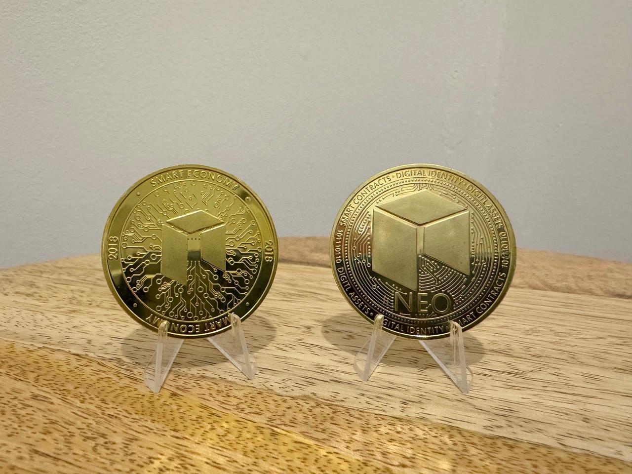 ゴールド ネオ コレクティブル コイン (NEO) - 暗号通貨コレクティブル - クリスマス ギフト - 保護ケース付き - Etsy 日本