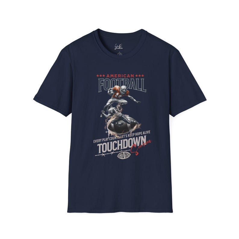 Maglietta Softstyle "Football Touchdown": abbigliamento per il giorno della partita, prodotto negli Stati Uniti immagine 4