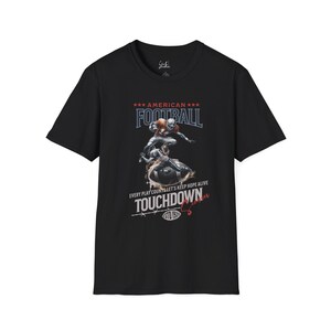 Maglietta Softstyle "Football Touchdown": abbigliamento per il giorno della partita, prodotto negli Stati Uniti immagine 2