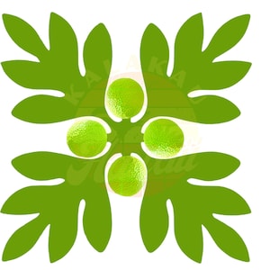 Op de afbeelding: Een symmetrisch ontwerp met vier grote, heldergroene bladeren rondom vijf ronde, getextureerde, lichtgroene vruchten. De bladeren zijn gestileerd met meerdere lobben en de vruchten hebben een bobbelig oppervlak. De achtergrond is wit.