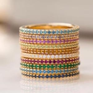 Anillo de esmeralda, anillo apilable de eternidad, anillos de compromiso personalizados, joyería de piedra natal, regalo de aniversario para ella *RI50