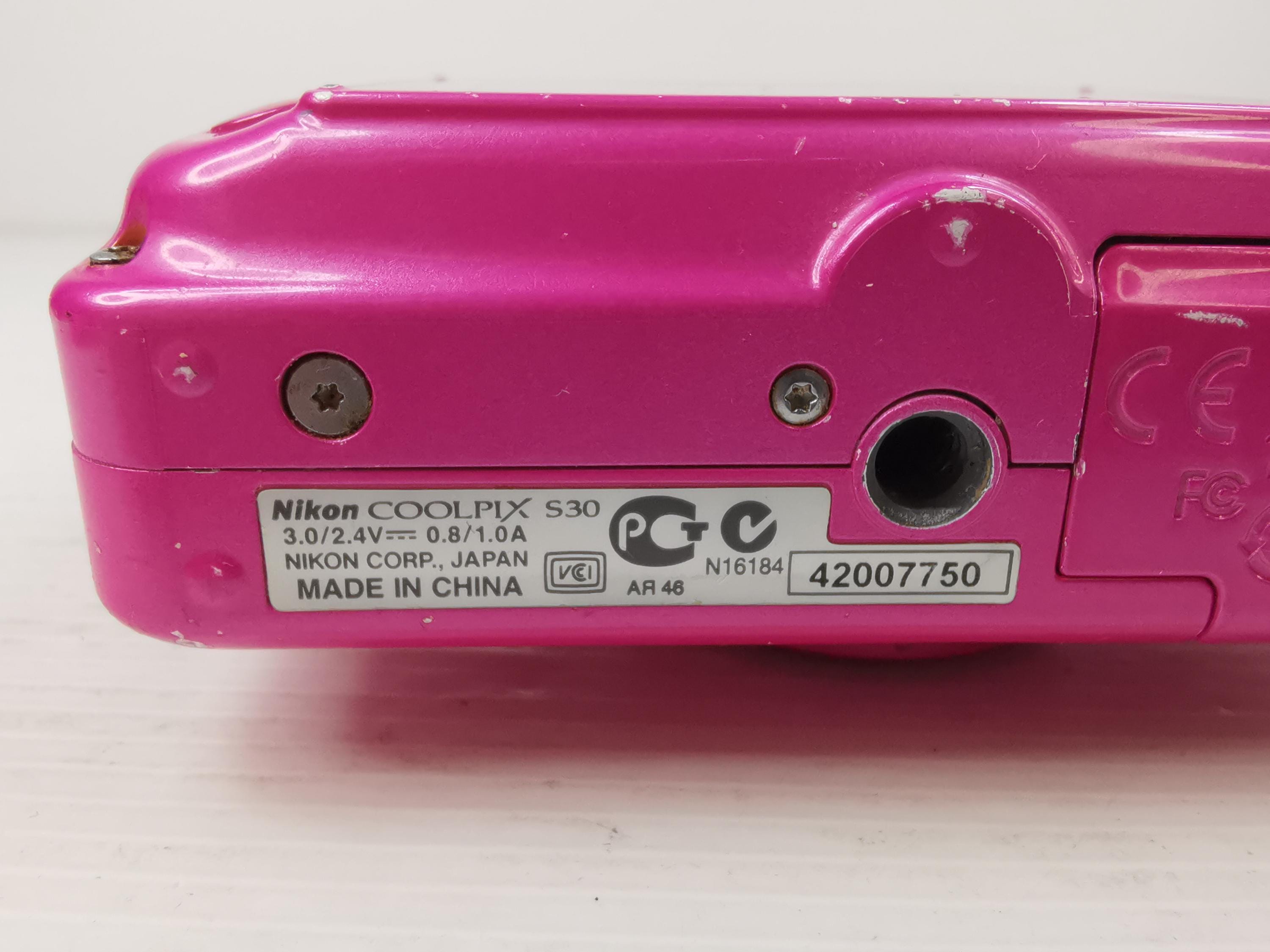 Nikon COOLPIX S30 ピンク Nikon COOLPIX S30 Waterproof Compact Digital Camera - Pink (10.1MP
