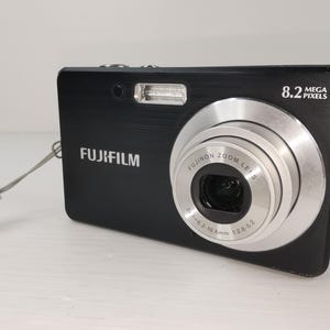 FUJIFILM FINEPIX J10 シルバー Fujifilm FinePix J10 (Silver) 8.2-megapixel digital camera