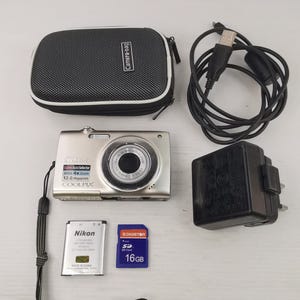 Appareil Photo Numérique Nikon Coolpix 2500 – Occasion En Bon état – Fourni Avec Boîte, Batterie, Carte Et Chargeur