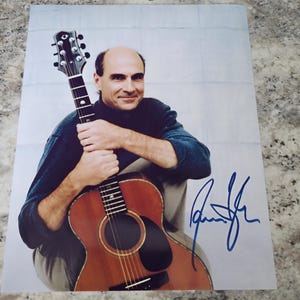 JAMES TAYLOR    8 x10&quot; (20x25 cm) Autographed  Signed Photo