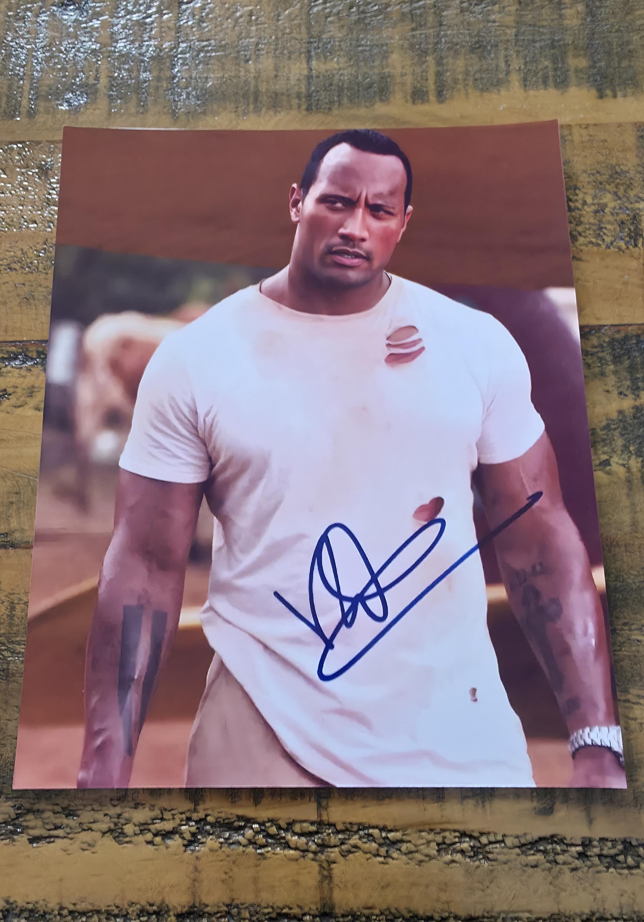 ドウェイン・ジョンソン ザ・ロック 8 x 10インチ (20 x 25 cm) 直筆