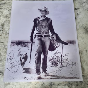 John Wayne    8 x10&quot; (20x25 cm) Autographed  Signed Photo