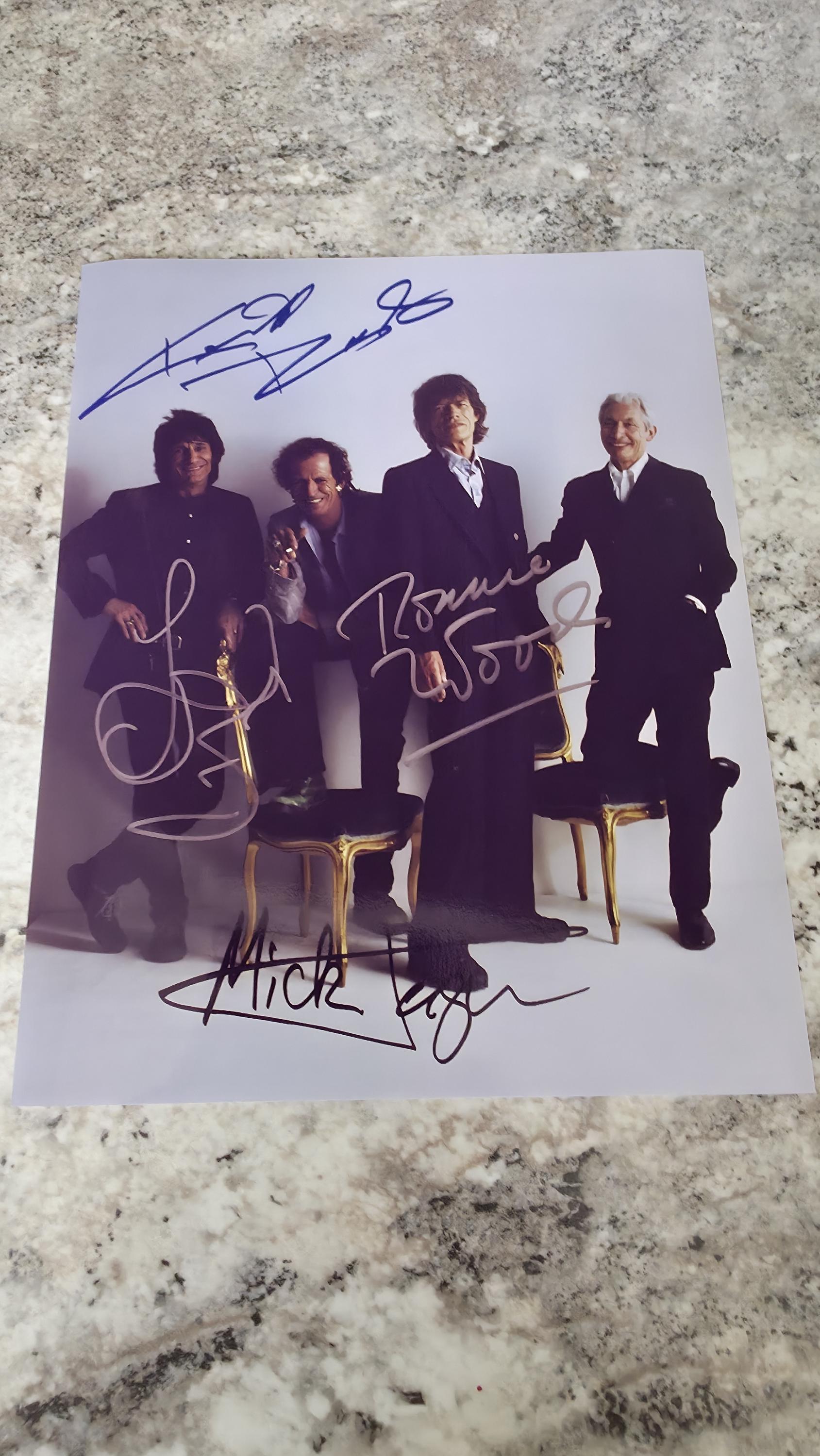 THE ROLLING STONES    8 x10" (20x25 cm) Autographed  Signed Photo