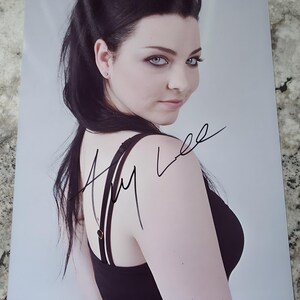 Photo dédicacée à la main d'Amy lee 20 x 25 cm (8 x 10 po.)
