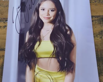 ジェナ・オルテガ直筆サイン入り8x10インチ写真（鑑定書付き） - Etsy 日本