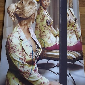 PARIS HILTON   8 x10&quot; (20x25 cm) Autographed  Signed Photo