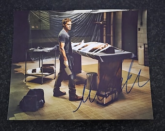 MICHAEL C Hall DEXTER     8 x10&quot; (20x25 cm) Autographed  Signed Photo