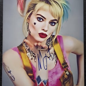 Margot Robbie     8 x10" (20x25 cm) Autographed Hand Signed Photo