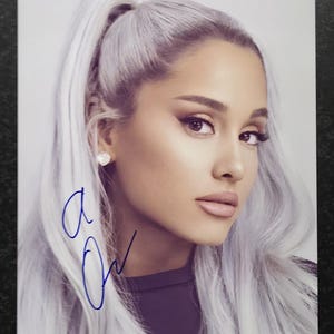 Ariana Grande    8 x10&quot; (20x25 cm) Autographed Hand Signed Photo