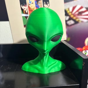Alien Statue Large