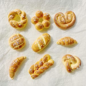 Handmade Clay Food Magnets/Handcrafted Bread/Themed Fridge Magnets Set/Adorable and Realistic Clay Bread/Keychain/Phone Charm/Bag Charm