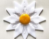 Fused Glass White Daisy Ornament/Suncatcher - gardener gift, teacher gift, glass flower, get well gift, Christmas gift, birthday gift