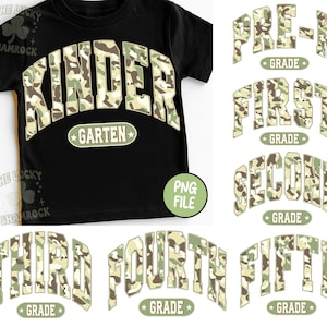 Könnte beinhalten: Schwarzes T-Shirt mit "KINDER GARTEN" im Camouflage-Design. Zusätzliche Grafiken sind "PRE-K GRADE", "FIRST GRADE", "SECOND GRADE", "THIRD GRADE", "FOURTH GRADE" und "FIFTH GRADE" im Camouflage-Stil.
