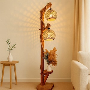 Rustikale Holz Stehlampe, Boho Stehleuchte aus Kiefernholz mit Rattan Schirmen, Wohnzimmer Lampe 140 cm