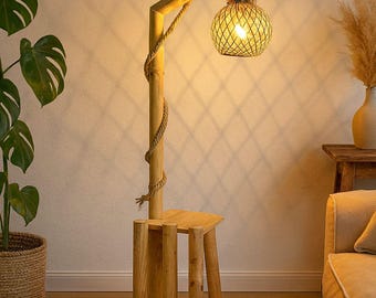 Handgemaakte bohohouten vloerlamp met plank, jute touwaccent