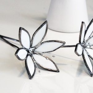 Stained Glass White Day Lily Flower Decor, Plant Stake, Trending Flowers, Garden Art, Handmade Glass, Home and Garden, Handmade Glass,