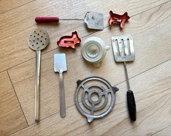 Lot of Vintage Kitchen Toys Play Baking Cooking Pretend Chef Cookie Cutter Spatula Juicer Dollhouse Metal Utensils Housewares