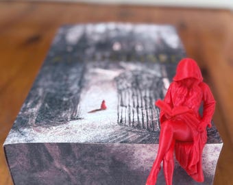 3D Printed BookBabe Shelf Sitter: Dark Romantasy Home Decor