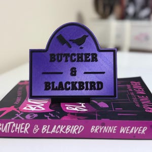 Butcher and Blackbird Dark Romance bibliotheek boekenplank bord Brynne Weaver 3D-print leesgrage merchandise woondecoratie