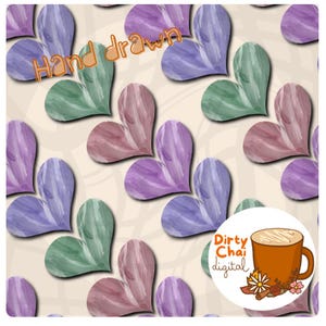 Puede incluir: Un patrón sin costuras con corazones dibujados a mano en acuarela en tonos de morado, rosa y verde. El fondo es beige claro con un patrón sutil. El texto "Hand drawn" está escrito en naranja en la parte superior de la imagen. Un círculo blanco con el texto "Dirty Chai digital" se encuentra en la esquina inferior derecha de la imagen. El círculo también contiene una taza marrón con una bebida marrón y blanca en su interior, junto con palitos de canela, una flor y otros elementos decorativos.