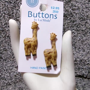 Botões de girafa da La Mode 1 1/2 polegadas de altura no cartão original