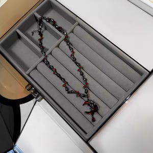 Gothic Halbmond Halskette, Roter Edelstein Mond Anhänger, Zink-Legierung Schmuck, Vintage himmlische Halskette, Einzigartiges perfektes gotisches Geschenk für Sie