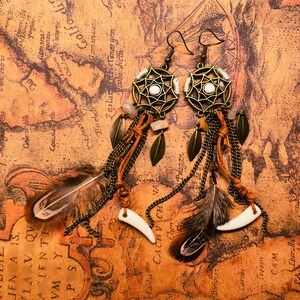 Vintage Feather Earrings, Bohemian Dreamcatcher Dangle Earrings, Antique Gold Feather Drop, Perfect for Everyday Wear and Gift Giving, Boho