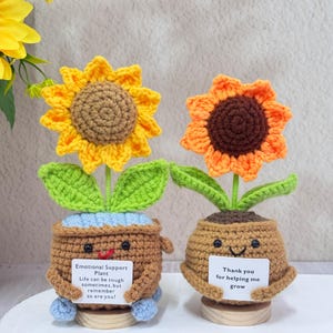 Emotionales Unterstützungsgeschenk, häkeln Sonnenblumen, lustiges häkeln Dumpster Feuer wachsen mit Sonnenblume, danke Geschenk, schätzen Geschenk, häkeln Schreibtisch Dekor