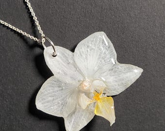 Wisiorek z prawdziwą orchideą: ręcznie robiony naszyjnik z kwiatem z żywicy, biżuteria botaniczna