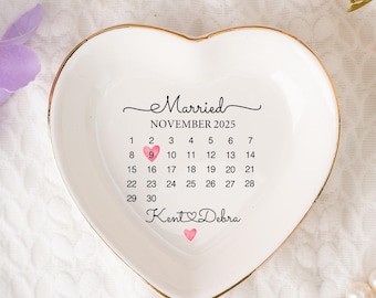 Personalized Ring Dish,Jewelry Dish for Couple,Married Calendar Date Ring Plate,Wedding Gift for Friend,Ceramic Keepsake for Newlyweds
