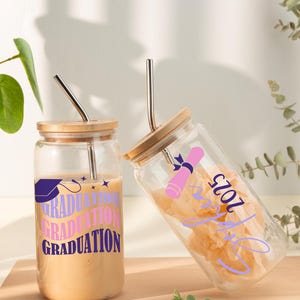Taza de café personalizada 2025, vaso de graduación, lata de vidrio con tapa y pajita, regalo para graduados de secundaria y universitarios, regalo para estudiantes de último año y para hijas.