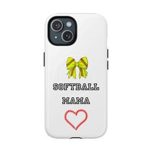 Könnte beinhalten: Weißes Smartphone-Case mit einer Softball-Schleifen-Grafik in Gelb und Rot. Der Text "SOFTBALL MAMA" ist in Schwarz dargestellt, mit einem roten Herz am unteren Rand. Die Hülle ist für ein Smartphone konzipiert.