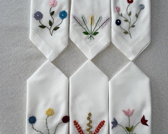 Set mit 6 handgefertigten weißen Leinenservietten mit Perlen, handgesticktes Blumenmuster, perfekt für Hochzeiten, Cocktailpartys und Tischdekoration