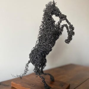 Handmade Iron Wire Horse Sculpture: Artistic Home Decor