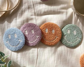 Punch Needle Mug Rug: Handgemachter getufteter Smile-Untersetzer